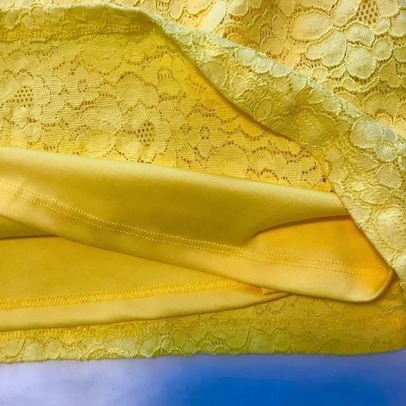 Lemon Yellow Small Lace Off the Shoulder Lined Top - Picture 4 of 8